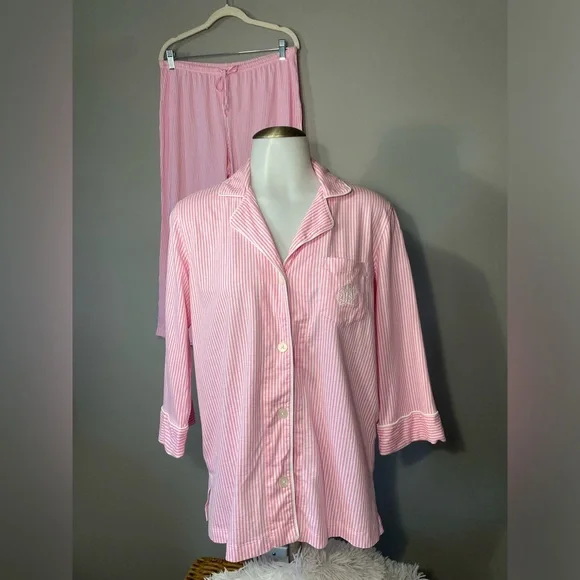 SOLD ❤️Lauren Ralph Lauren
Ladies M Capri Pajamas Set
Monogram pocket
Pink - Picture 3 of 8